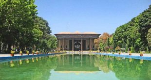 مکان تاریخی عمارت چهل ستون در اصفهان