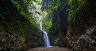 آبشار پیران زیباترین آبشار کرمانشاه همراه عکس