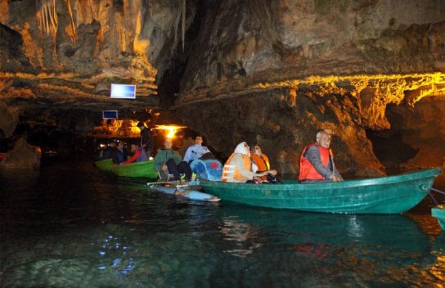 غار علیصدر شگفت انگیزترین غار آبی جهان در همدان